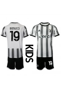 Juventus Leonardo Bonucci #19 Babyklær Hjemme Fotballdrakt til barn 2022-23 Korte ermer (+ Korte bukser)